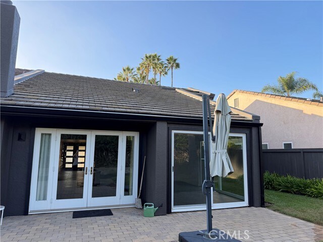 Building Photo - 15999 Via De Las Palmas