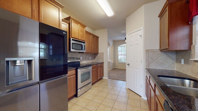 Building Photo - HUGE HOUSE ON A CORNER LOT IN COPPERAS COVE!