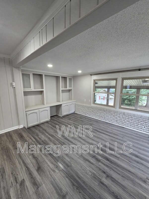 Building Photo - 420 Downey Pl