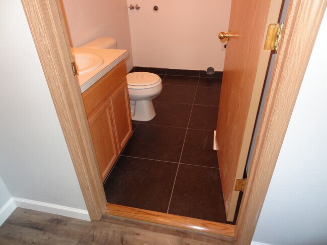 Building Photo - Sulbri04-102/104/106 Rice LN