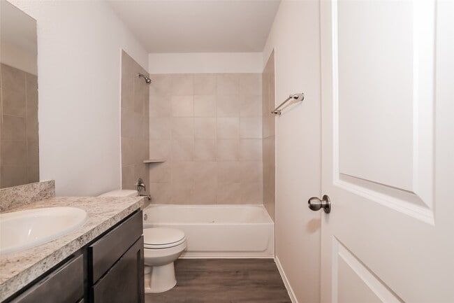 Building Photo - 404 Brushback Dr