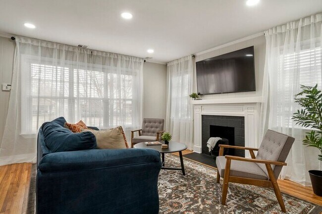 Building Photo - Enchanting Home @TU & Cherry Street