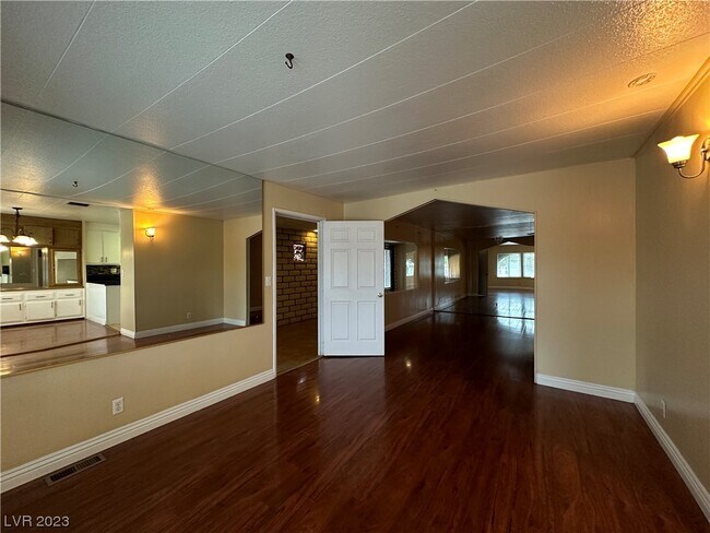 Building Photo - 4646 Fiesta Way