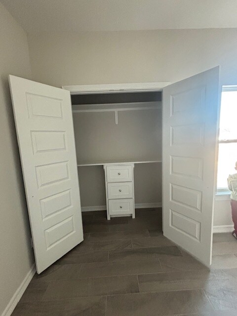 Building Photo - 1117 E Esperanza Ave