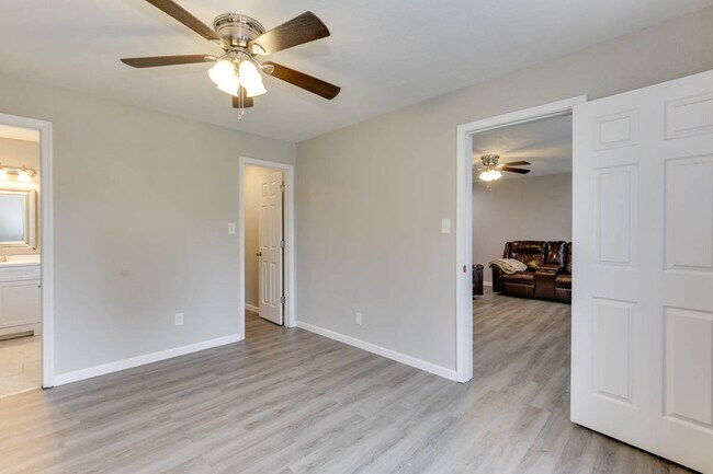 Building Photo - 1011 Robinson Rd