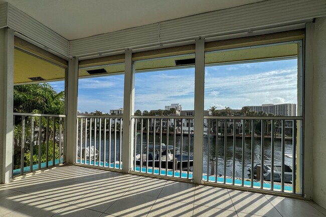 Building Photo - 1110 Bel Air Dr