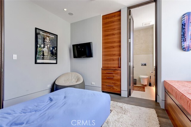 Building Photo - 3208 Ocean Dr