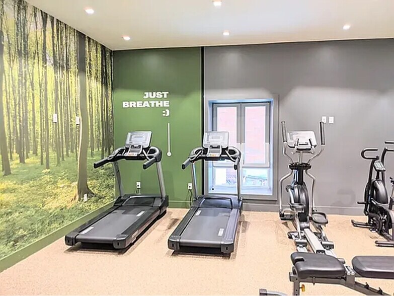 Building Photo - 223 E 96th St