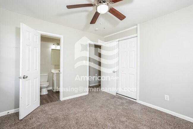 Building Photo - 102 Oakdale Dr