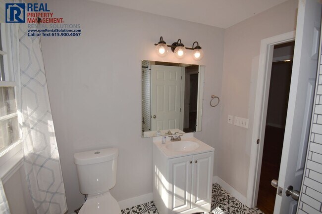 Building Photo - All brick 3BD home PLUS bonus room & back deck, half mile to MTSU!