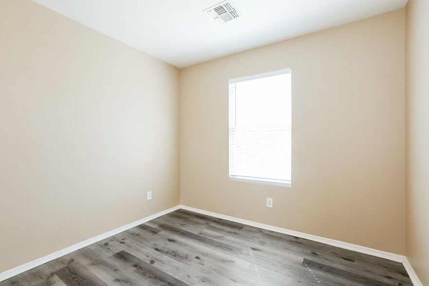 Building Photo - 40549 N Brumana St