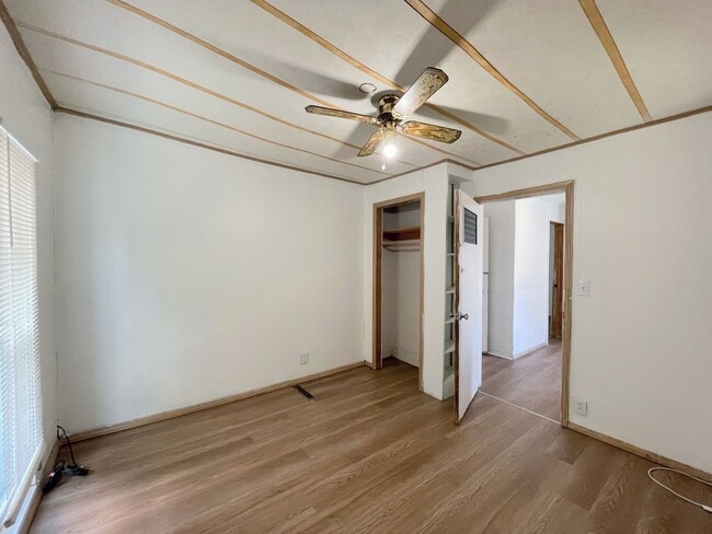 Building Photo - Spacious 3 bedroom home