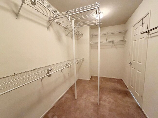 Building Photo - Spacious Oak Creek Cul-de-Sac Home with 5 Bedrooms & 3-Car Garage