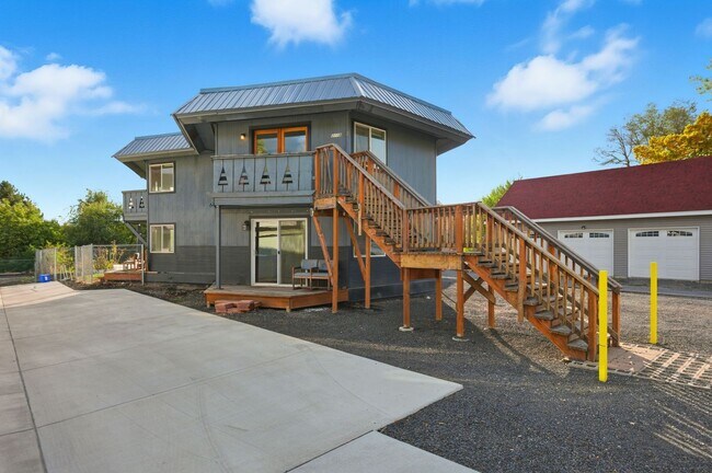 Building Photo - 3118 E Marietta Ave