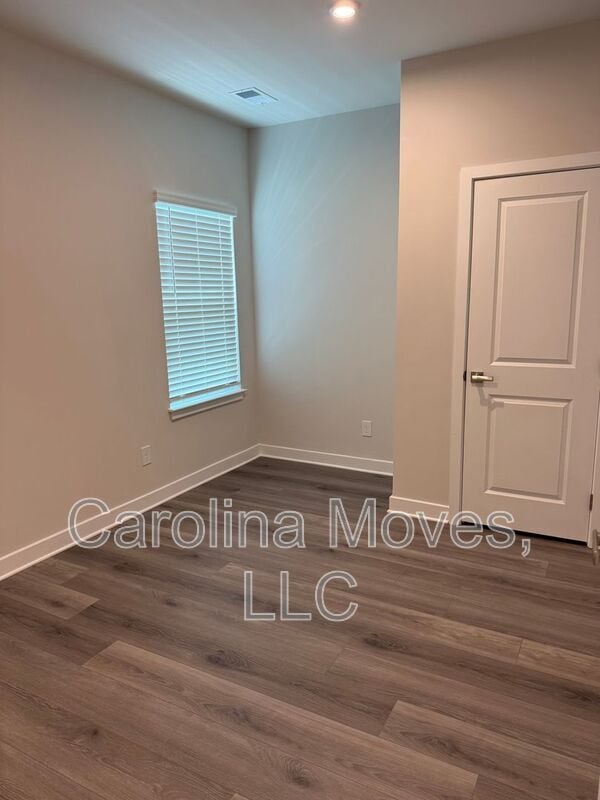 Building Photo - 7071 Glass Ct