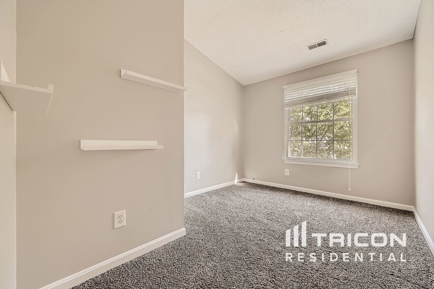 Building Photo - 610 N Branch Ct