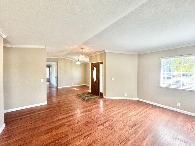 Building Photo - Beautiful 4 Bedroom Single Story For Rent In Roseville!