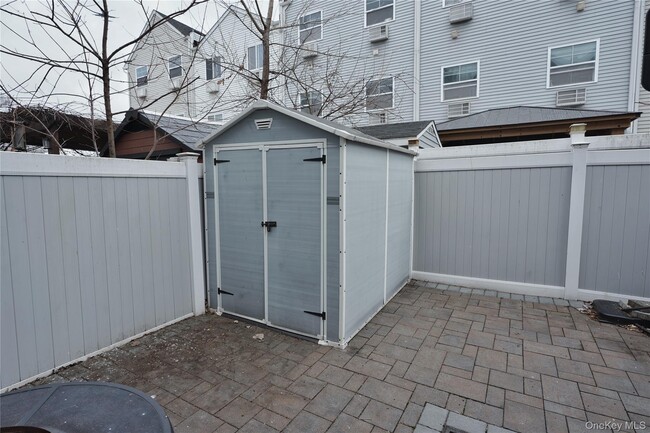 Building Photo - 102 Cove Ct