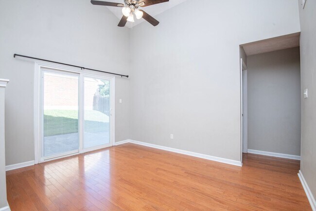 Building Photo - Knoxville 37922 - 3 bedroom, 2 bath with fenced-in yard - Call Susan Niedergeses (865) 300-4722