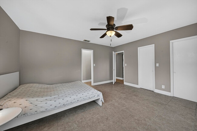 Building Photo - 2750 SE 3rd St