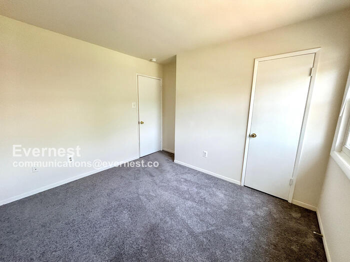 Building Photo - 1382 Ironwood St