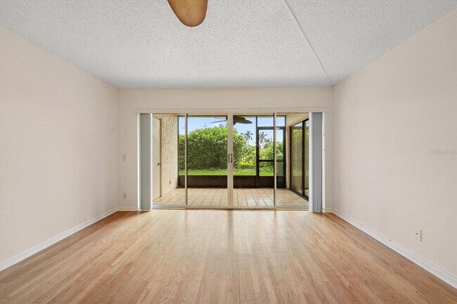 Building Photo - 5532 Del Sol Blvd