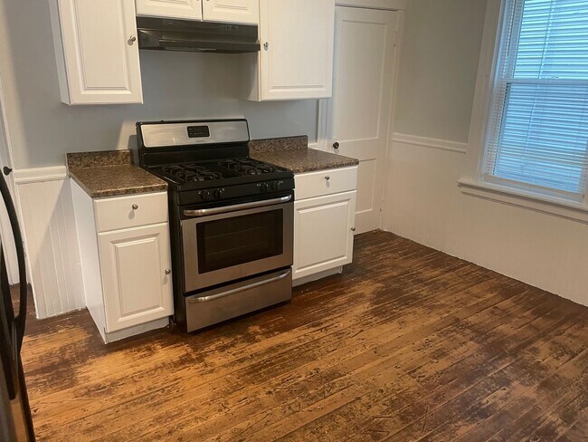 Building Photo - 72-74 Academy Avenue