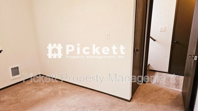 Building Photo - 4629 Beach Dr E