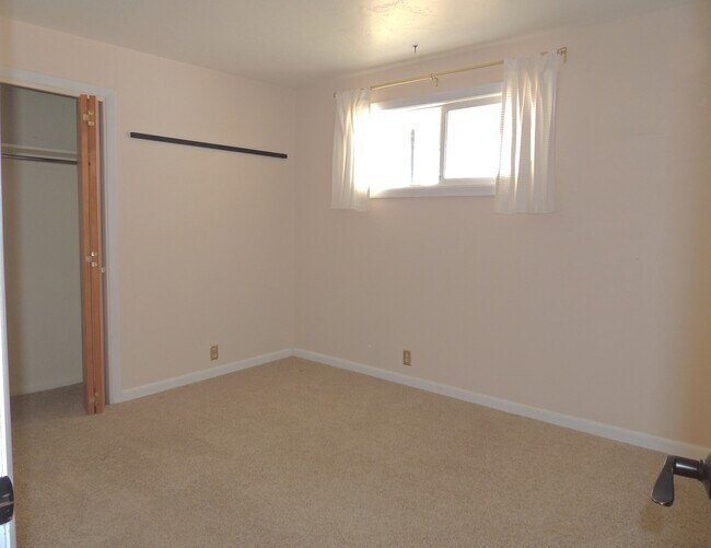 Building Photo - 831 26 Rd