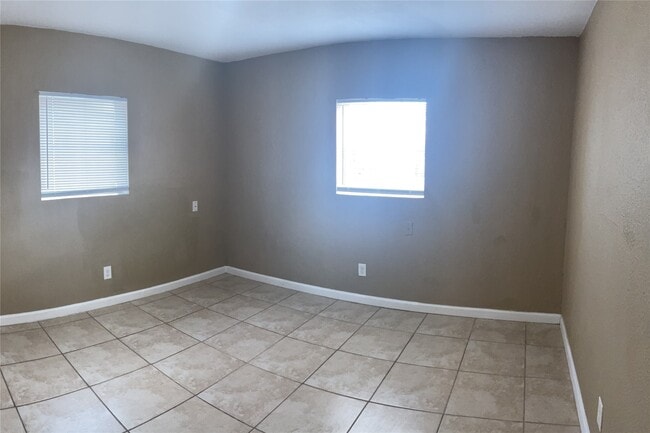 Building Photo - 1502 Oleander