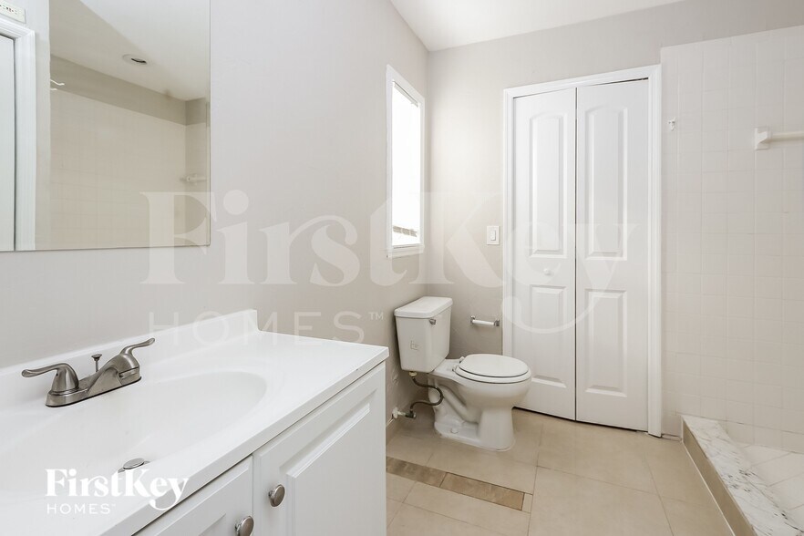 Building Photo - 6321 Hollywood St