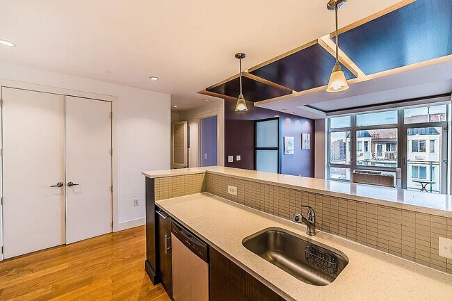 Building Photo - 140-21 32nd Ave