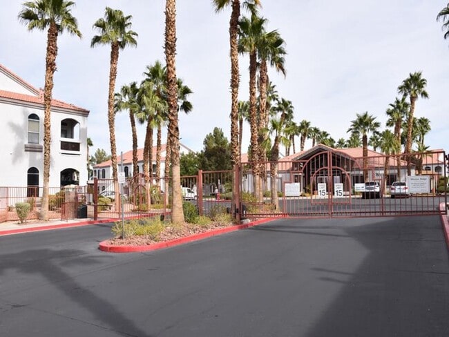 Building Photo - Fully remodeled ground floor 2BR unit in gated Mission Ridge - with garage!