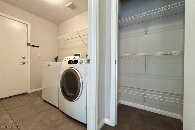 Building Photo - 9937 Baron Coast St