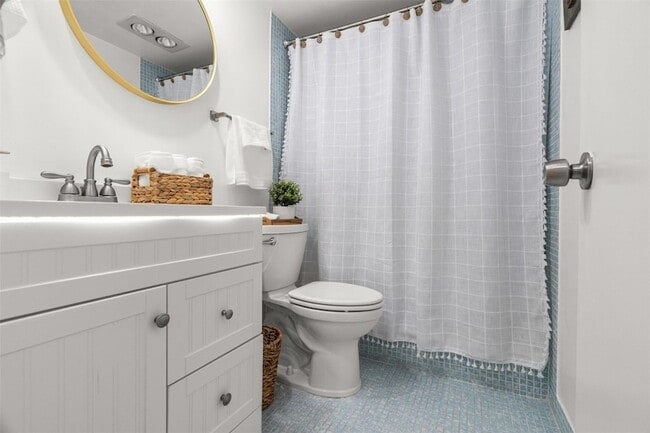 Building Photo - 3080 N Course Dr