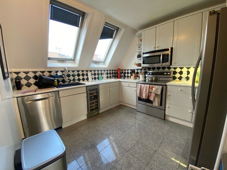 Building Photo - 21 Snow Hill St