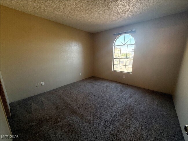 Building Photo - 2982 Juniper Hills Blvd