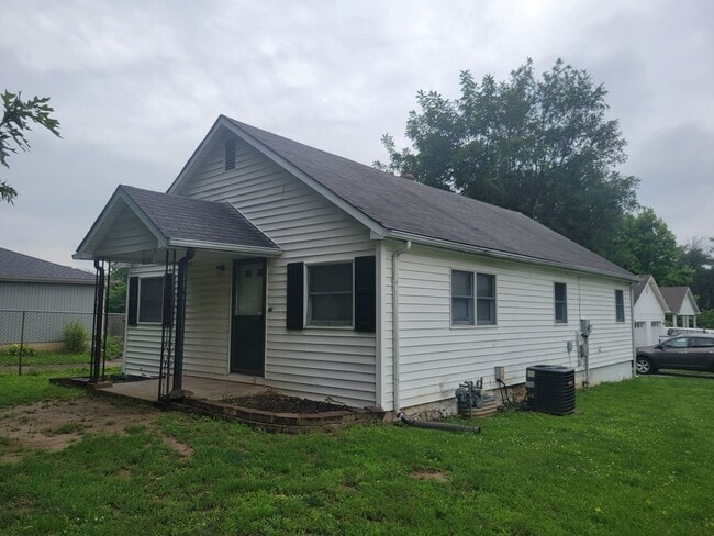 Building Photo - 15301 E Mayes Rd