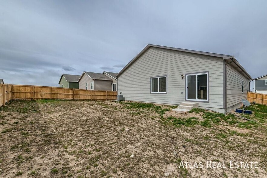 Building Photo - 987 Cascade Falls St