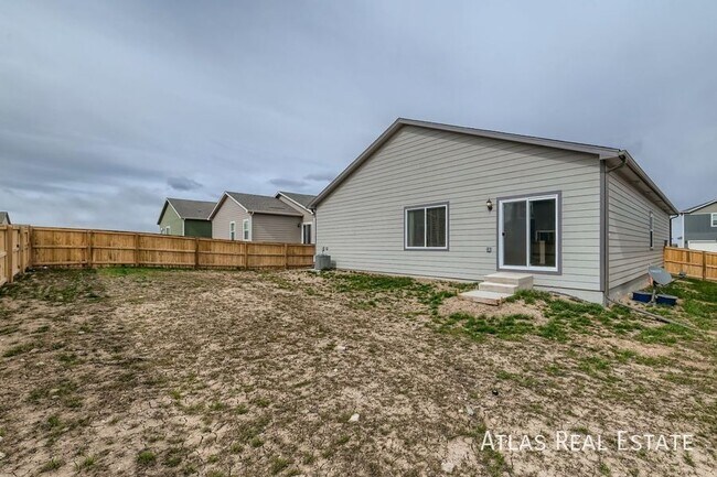 Building Photo - 987 Cascade Falls St