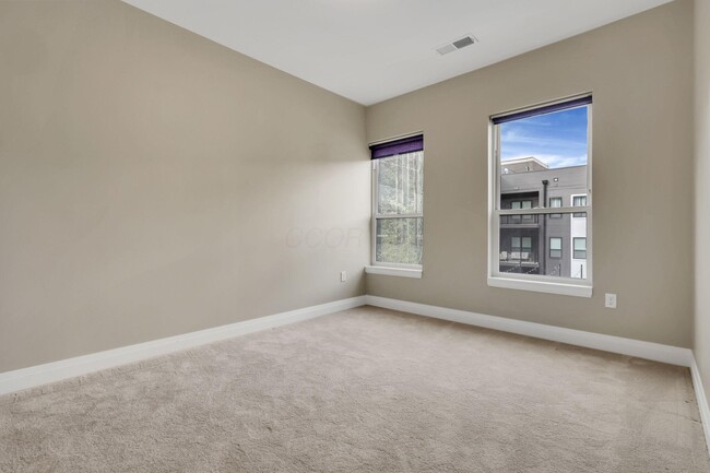 Building Photo - 6633 Dale Dr