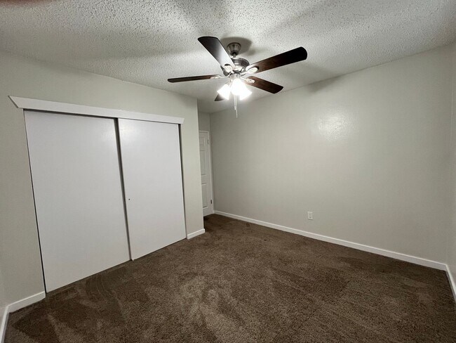 Building Photo - SPCIOUS 2 BEDROOM 1 BATH UPSTAIRS WITH PAR...