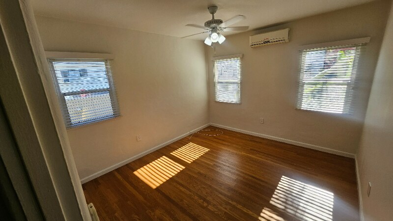 Building Photo - 1210 N Orange Grove Ave