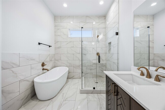 Building Photo - 6117 Campos Dr