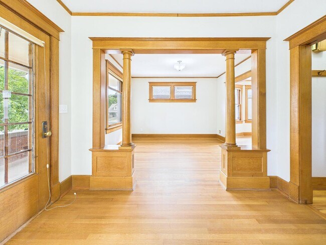 Building Photo - 1522 Park Wild Ave