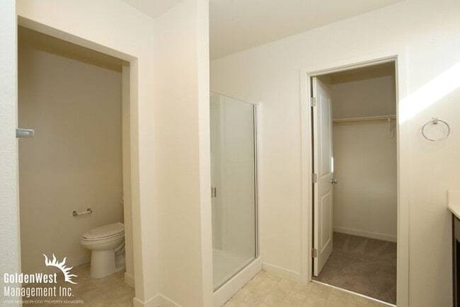 Building Photo - Modern 3Bdm 2.5Ba Two-Story Home in the Heart of Las Vegas