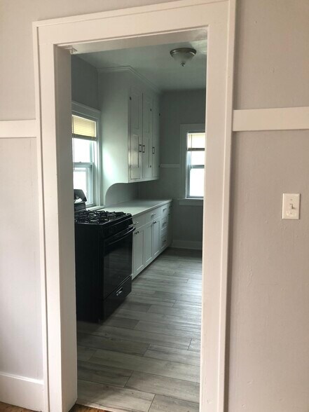 Kitchen - 24 Corinne St SW
