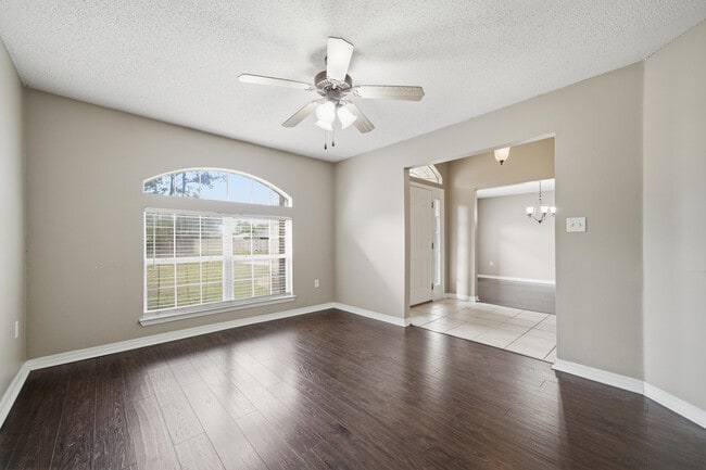 Building Photo - 2490 Pepper Dr