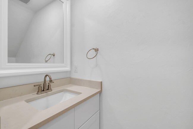 Building Photo - 1305 Cross Creek Cir