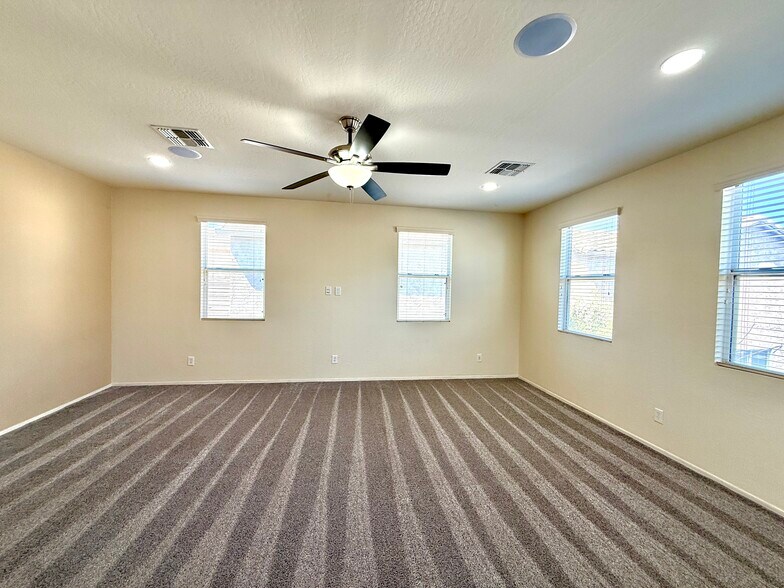 Building Photo - 5220 W Burton Dr